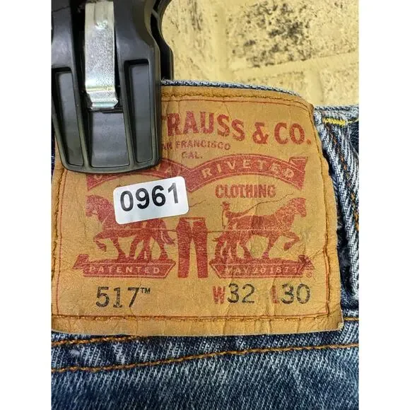 Levis 517-Size 32x30 - Picture 3 of 4